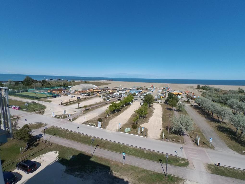 On The Adriatic Beach Tra Venezia Ferrara E Ravenna Sulla Spiaggia Della Riviera Adriatica Llido Degli Estensi Buitenkant foto